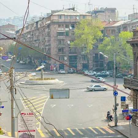 Квартира С Французским Балконом Yerevan Exterior photo