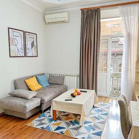 Квартира С Французским Балконом Yerevan Exterior photo