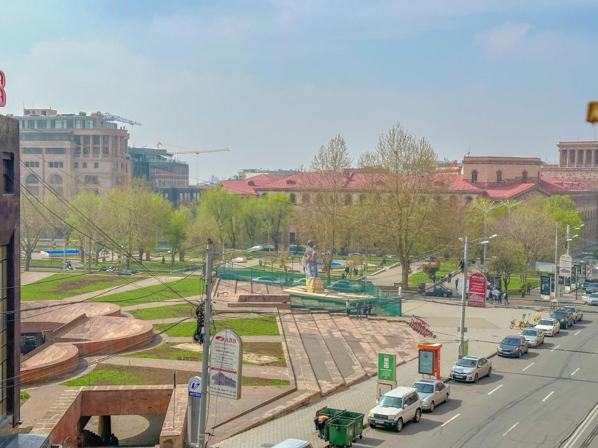 с французским балконом Apartment Yerevan