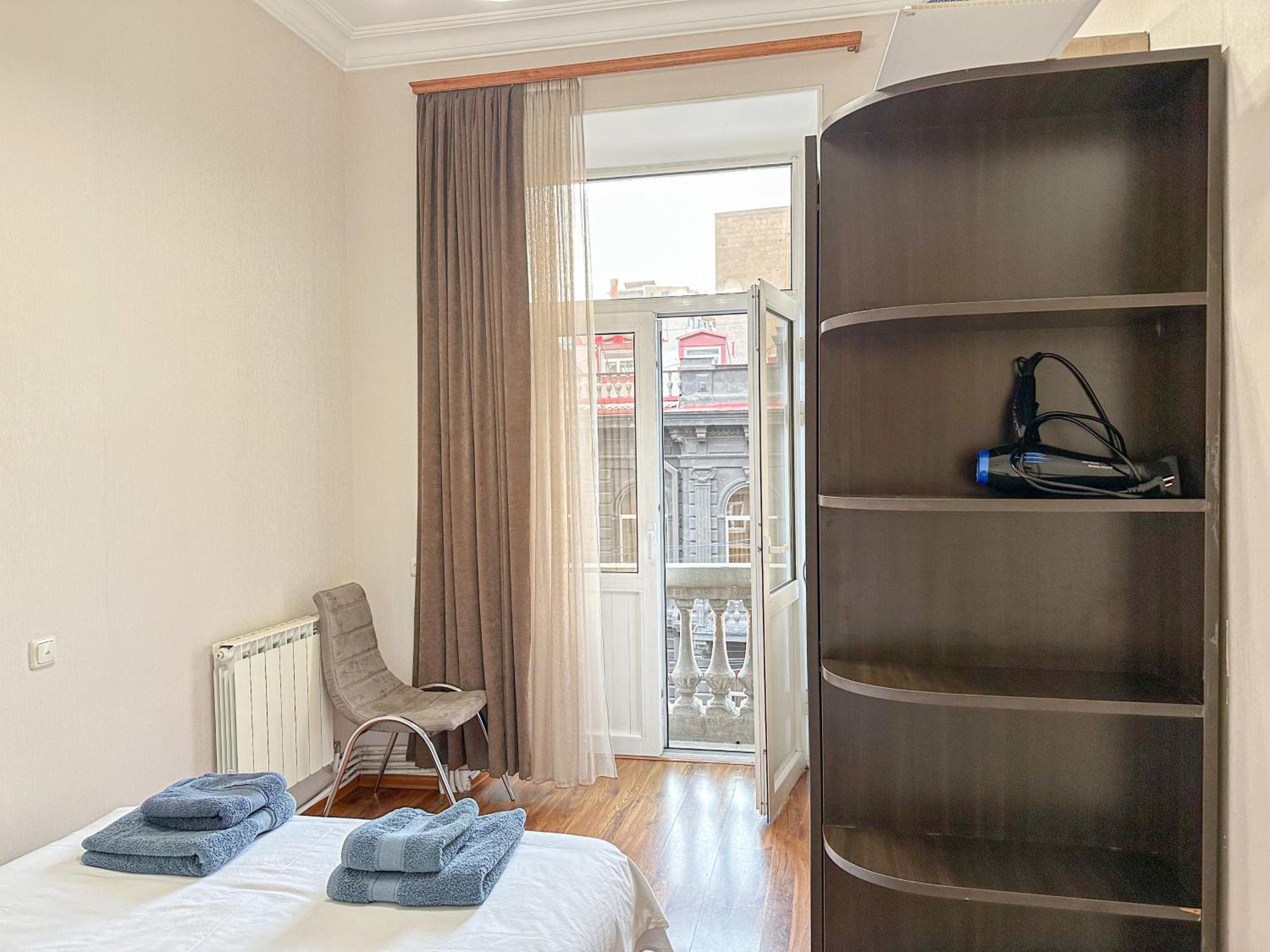 с французским балконом Apartment *