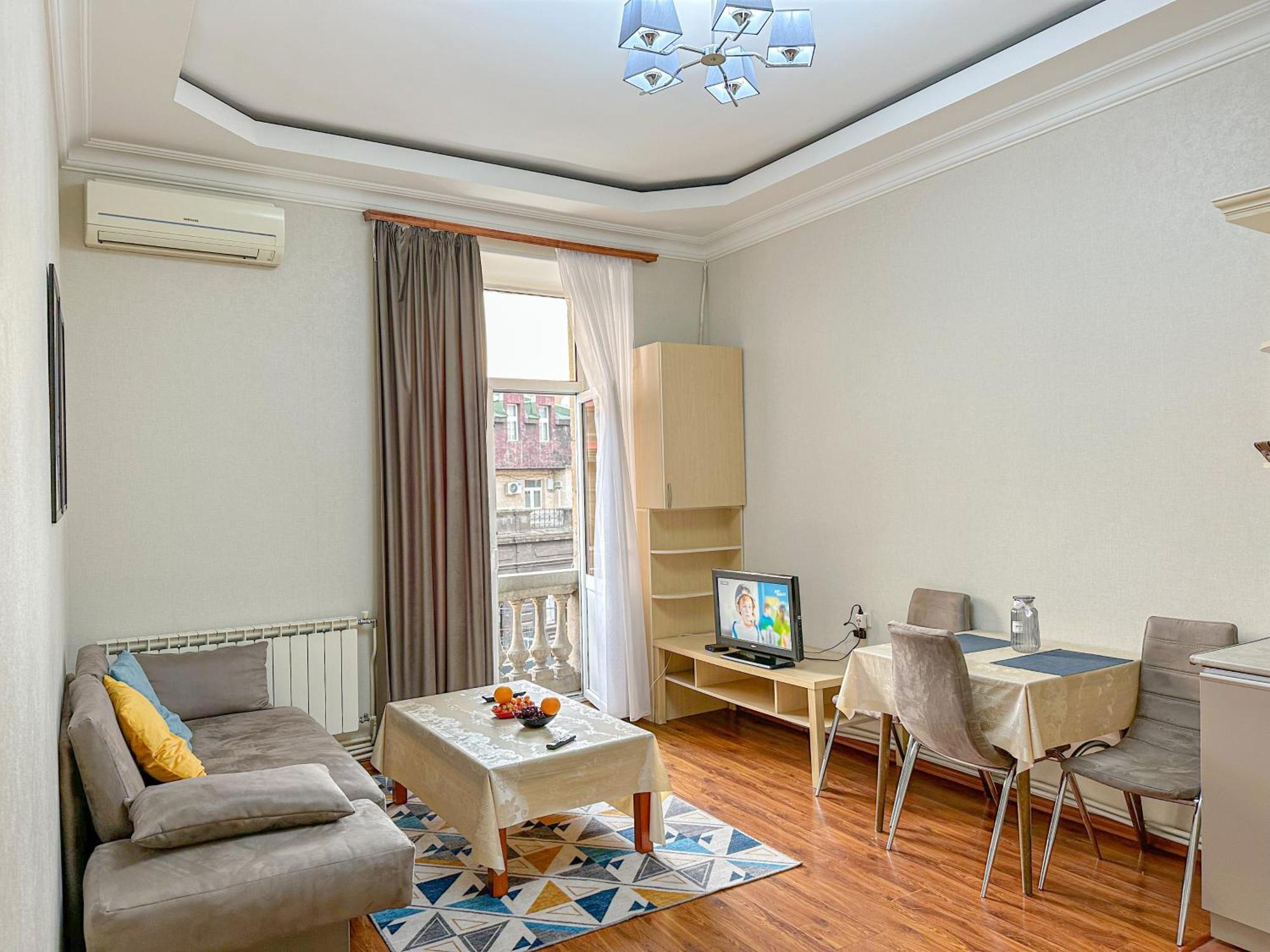 с французским балконом Yerevan