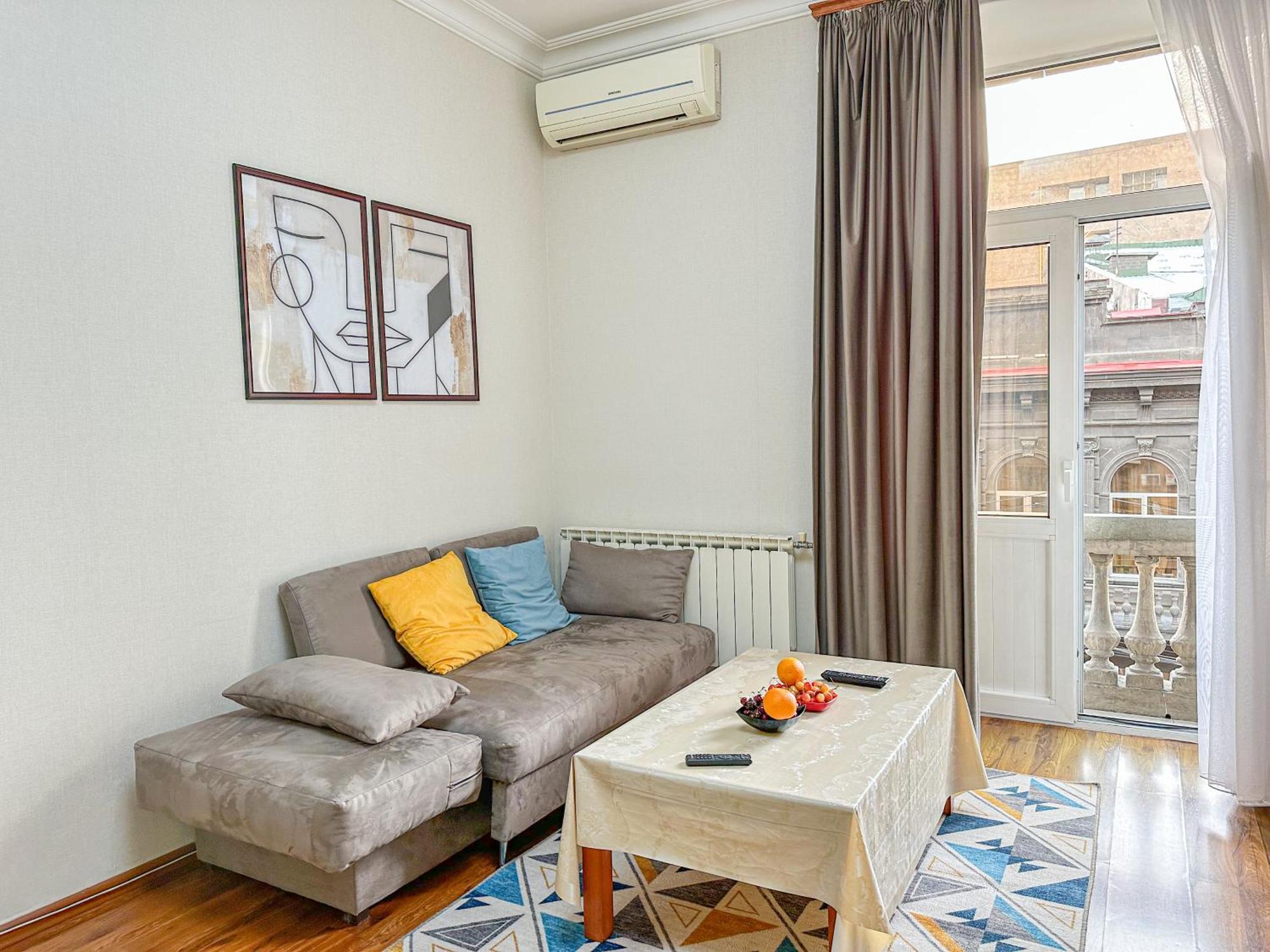 с французским балконом Apartment