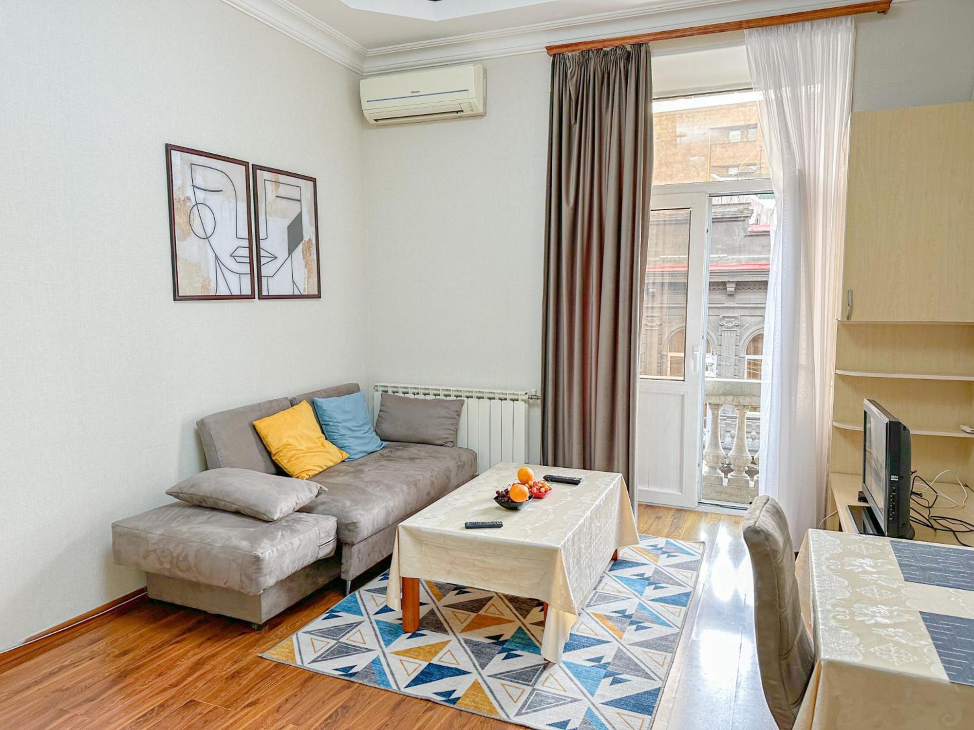 Apartment с французским балконом *